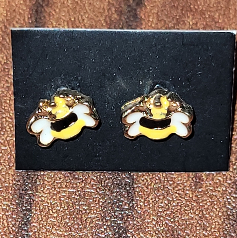 Bumblebee stud earrings